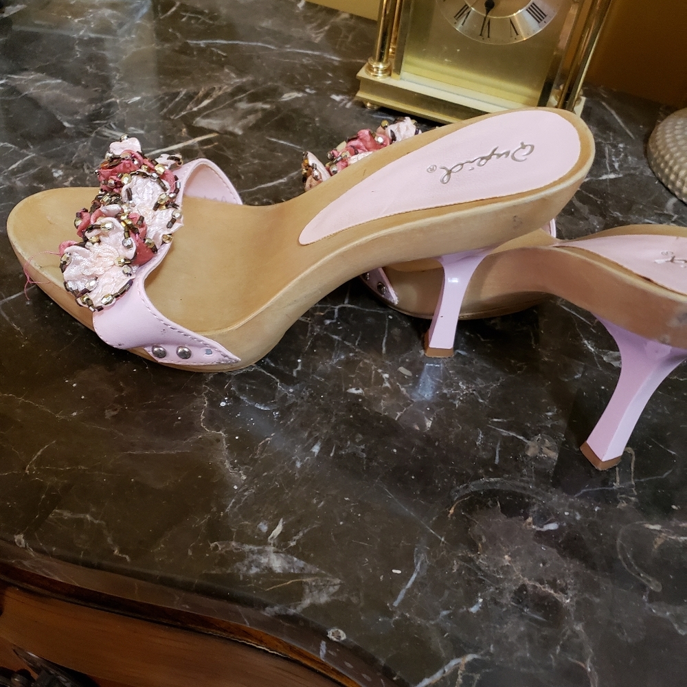 Heels - Picture 4 of 6
